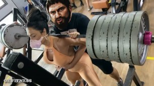 'WOMAN uses FAKE WEIGHTS in the GYM'