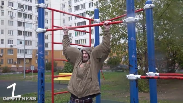 'Russian Hulk Proves His Strength With Fake Arms'