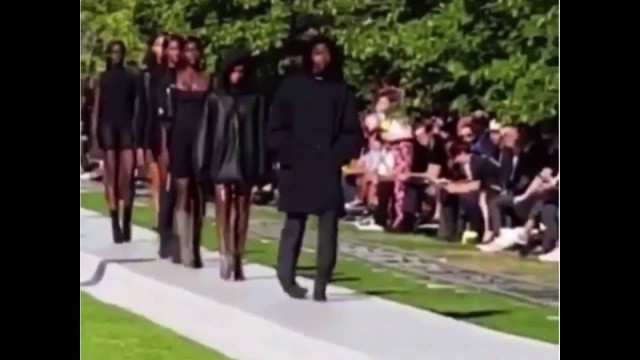 'Several models trip and lose their shoes at Kanye West\'s Yeezy Season 4 Fashion Show'