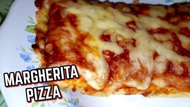 'Greggs Three Cheese Margherita Pizza Food Review'
