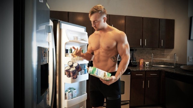'MY DIET TO STAY LEAN | Full Day Of Eating'