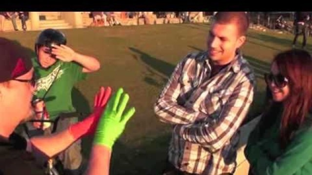 'Finger Fitness Amazes California Beach Crowd'