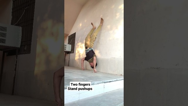 'finger standing pushups | hspu | fspu | handstand | pushups | #shorts #trending #fitness #pushups'