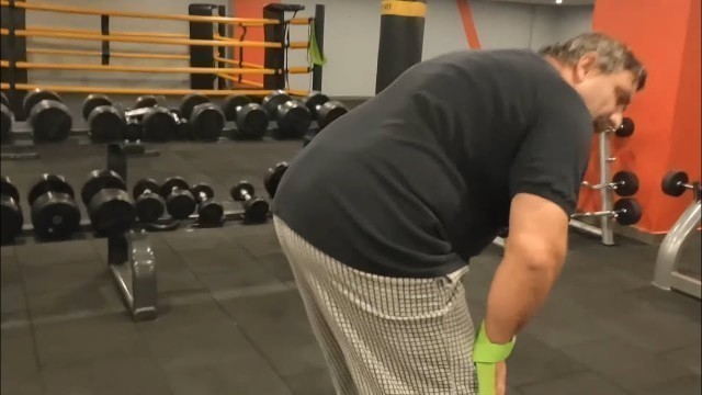 'Kadir hoca Barbell Row Hareketi nasıl yapılır gösteriyor'