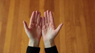 '3-Minute Health Tips: Finger Exercise to Ease Joint Pain'
