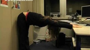 'Rücken Übung: Büro geplagt - Fitness im Büro'