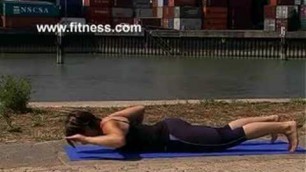 'Rückenübung: Super Woman - fitness.com'