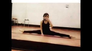 'Leg stretch || by Pushp Sharma || Dance || fitness freaky || musically @pushpsharma14'