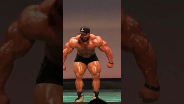 'Roelly winklaar freaky posing looking hyuge 