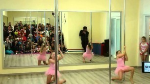 'Freaky-Fitness Pole Kids Ballerina Dance'