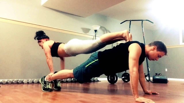 'Couples Workout - Pushup Planks'