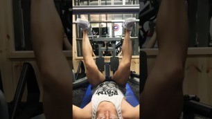 'Muscle up!! I crazy Korean fitness boy leg press'