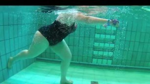 'Aquafitness-Übung zur Rückenstärkung mit BEflex'