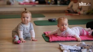 'Kangatraining: Schweißtreibendes Workout mit Baby'
