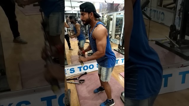 'Akshay kumar triceps workout'