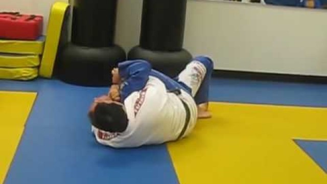 'Train BJJ in Toronto - Counter to Kataguruma defense to collar choke'