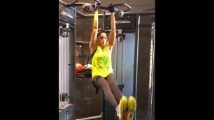 'Bipasha Basu Gym Workout करते हुए Viral Video'