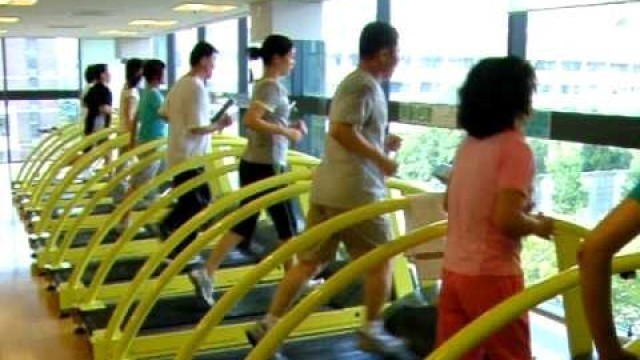 '10 h/p/cosmos mercury treadmills in Korean Fitness Club. Fitness Laufband h-p-cosmos.com'