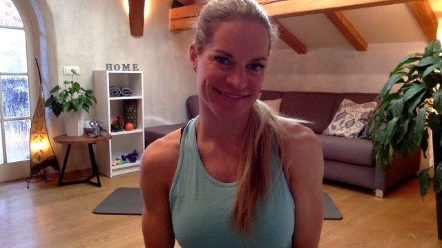 'Zuhause mit Kindern: Spielerisches Fitness Training mit Corinna Frey'