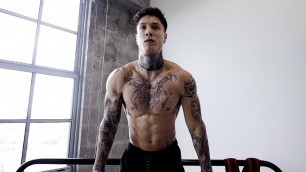 '5 BEST LOWER CHEST EXERCISES (NO WEIGHTS NEEDED)'