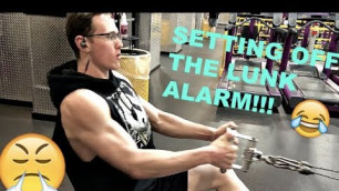'Triggering the \"LUNK ALARM\" at Planet fitness?!!  Lifting Late Pt. 2'