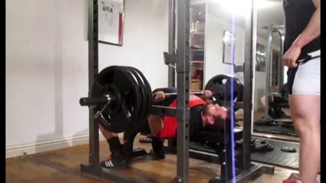 'Max effort slingshot bench press 175kg'