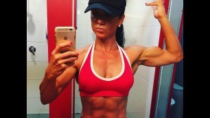 '43 years young Fitness woman Michelle Schouten - Female muscle'